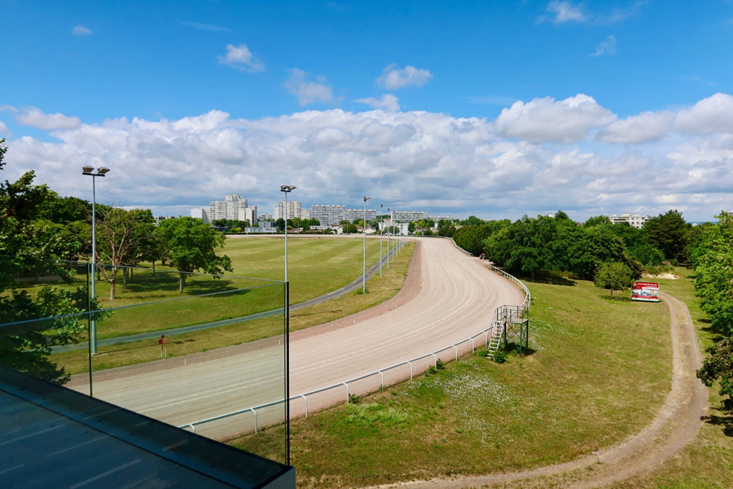Local Commercial 1 pièces à Reims - photo 3