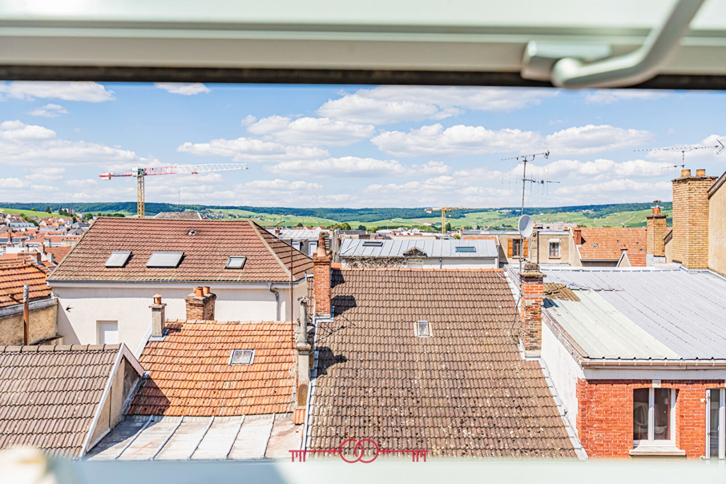  À VENDRE EN EXCLUSIVITÉ - À ÉPERNAY - APPARTEMENT DUPLEX DE TYPE 4 - photo 9