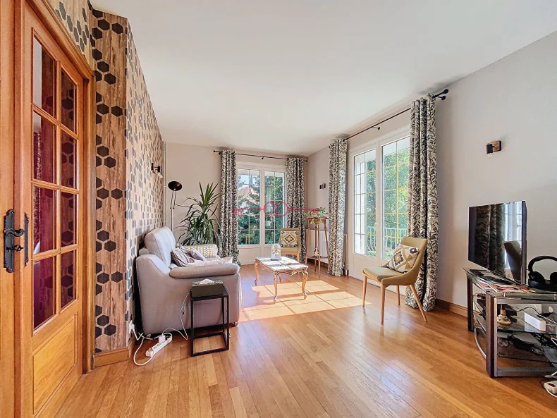 Maison 12 pièces à Ville sur tourbe - photo 2