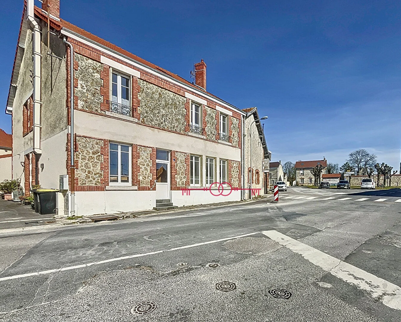 Immeuble  pièces à Lavannes - photo 