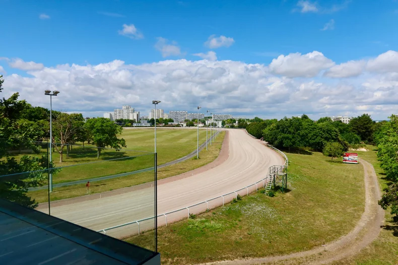Local Commercial 1 pièces à Reims - photo 2