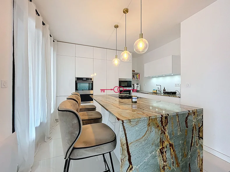 Appartement 4 pièces à Reims - photo 2