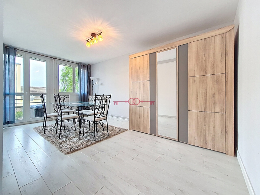 Appartement 4 pièces à Reims - photo 